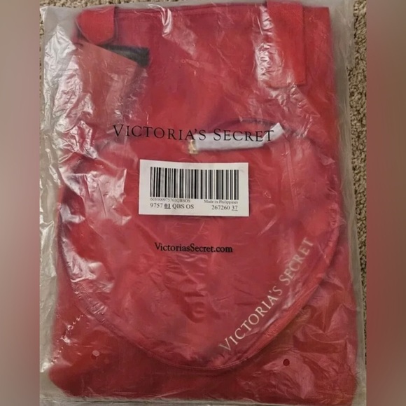 Victoria's Secret Valentine's Day Red HEART PACKABLE Tote Shoulder Bag 2024 NWT - Picture 6 of 6